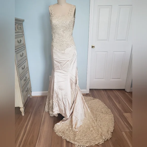 chinese dress ladies Never Worn Angel Rivera Venetian Wedding Dress